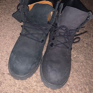 Boy Black Timberland size 6.5